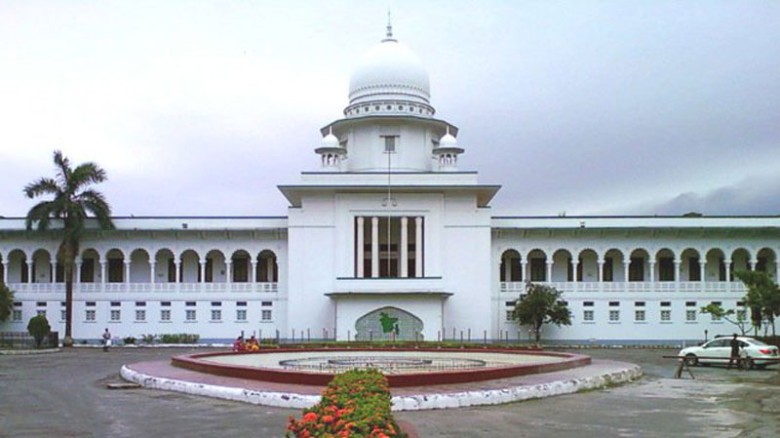 সুপ্রিম কোর্টে তোলপাড়: একযোগে পদত্যাগ করলেন ৭ ডেপুটি ও ১১ সহ