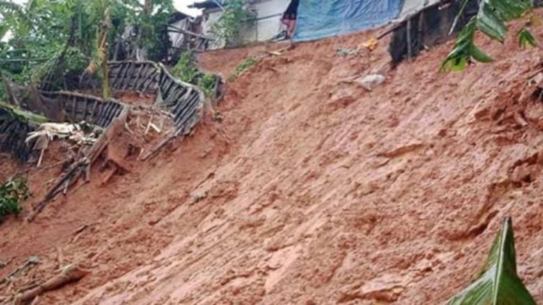 উখিয়ার রোহিঙ্গা ক্যাম্পে পৃথক তিন পাহাড়ধসে নিহত ৮, আহত কয়েকজ