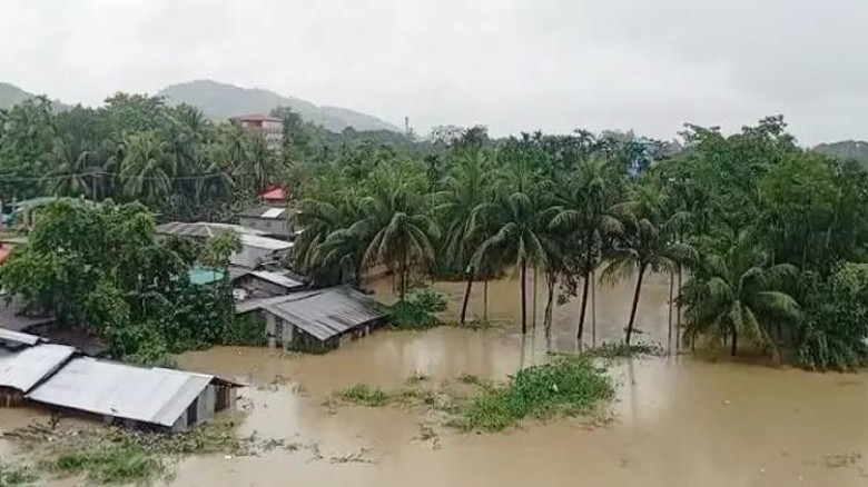 চট্টগ্রামে বন্যা-পাহাড়ধসে ১৩ প্রাণহানি, ক্ষতিগ্রস্ত প্রায় ৬ লাখ মানুষ