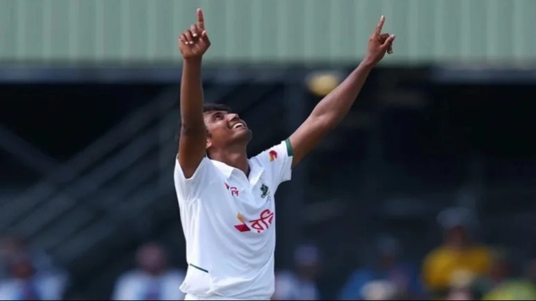 অস্ট্রেলিয়ার বিপক্ষে ৬ উইকেট—রফিককে পেছনে ফেললেন হাসান মাহমুদ