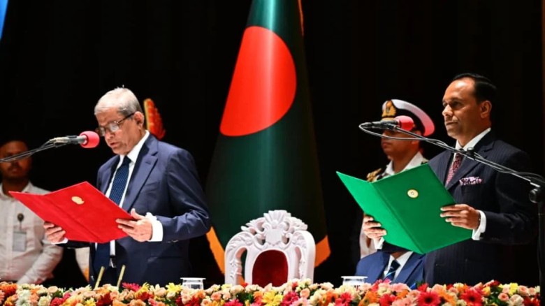 রাষ্ট্রপতির দায়িত্ব নিলেন মির্জা ফখরুল আলমগীর, শপথ নিলেন নতুন মন্ত্রী-প্রতিমন্ত্রীরা