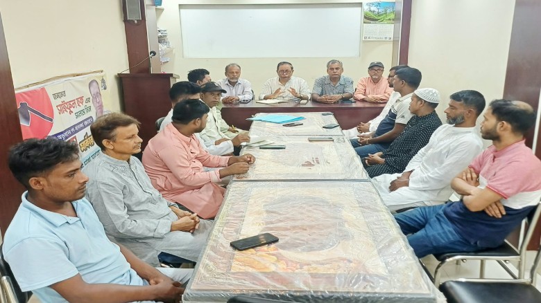 শ্রমিকদের অভুক্ত রেখে উৎপাদনশীলতা বাড়বে না: সাইফুল হক