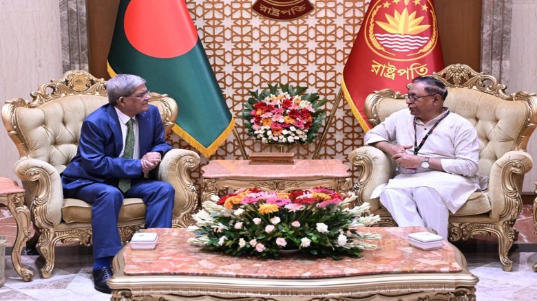 বঙ্গভবনে রাষ্ট্রপতি মির্জা ফখরুলের সঙ্গে বিপ্লবী ওয়ার্কার্স 