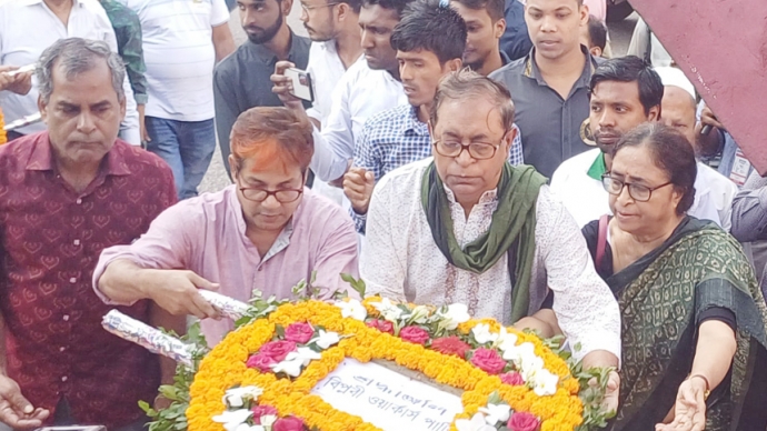 ট্রাম্প বা মোদিকে নিয়ে গণহত্যার অপরাধী  আওয়ামী লীগের পুনর্বাসিত হওয়ার সুযোগ নেই